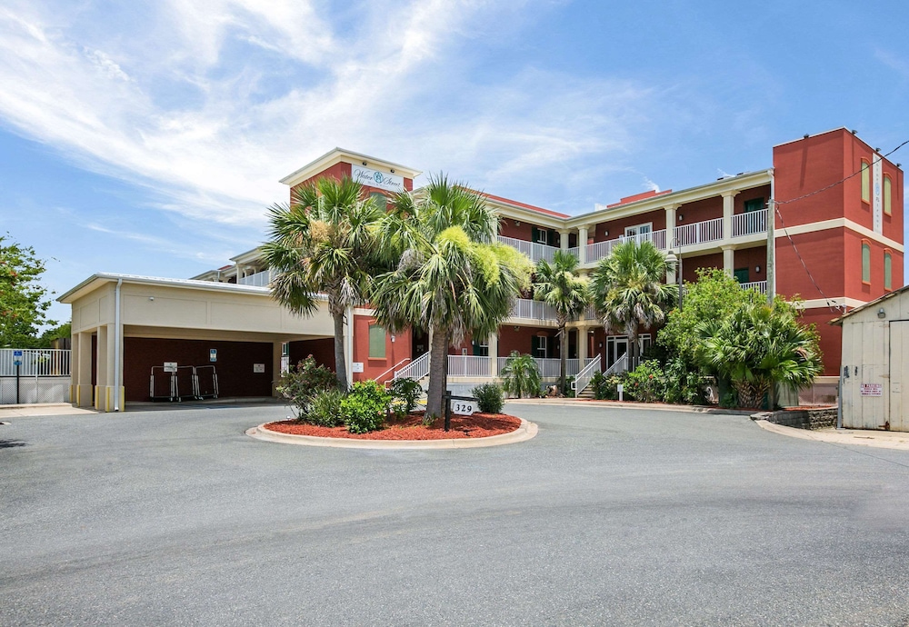 Water Street Hotel & Marina, Ascend Hotel Collection - St. George Island, FL