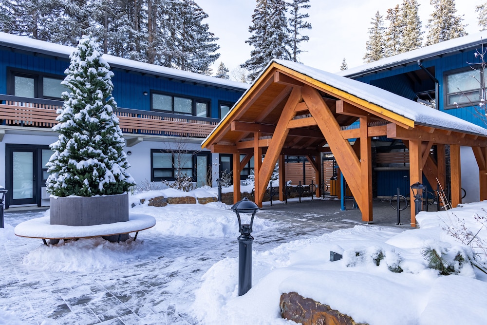 Rundlestone Lodge - Banff, AB, Canada