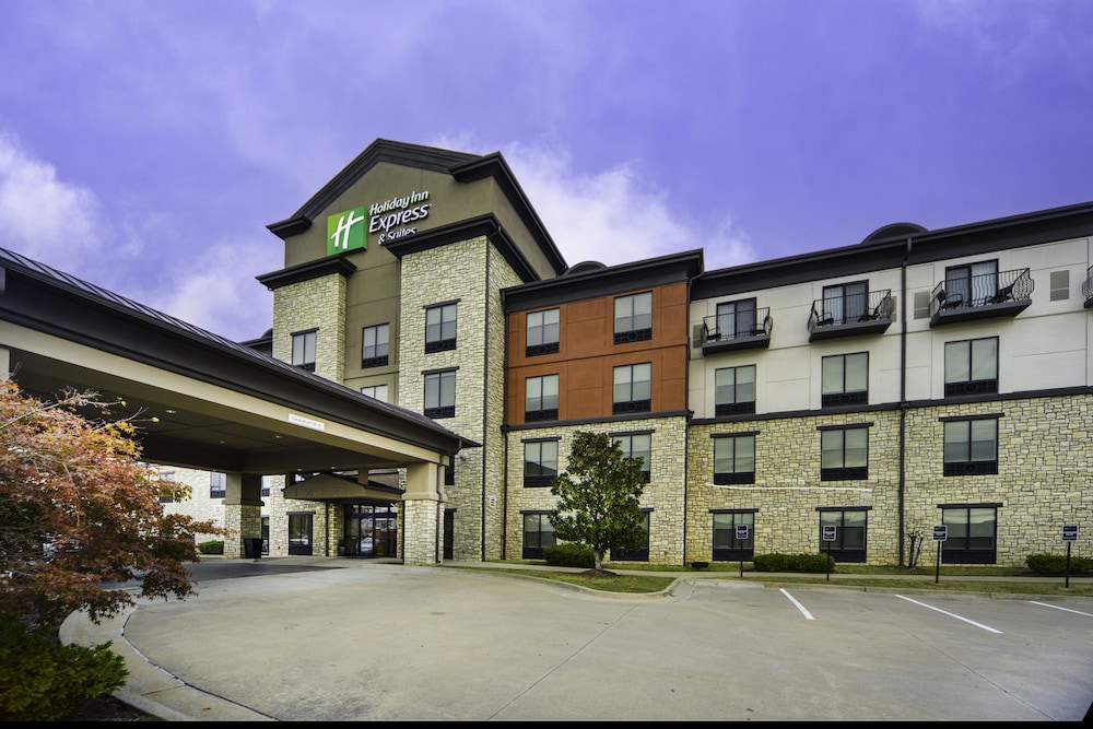 Holiday Inn Express & Suites Conway - Conway