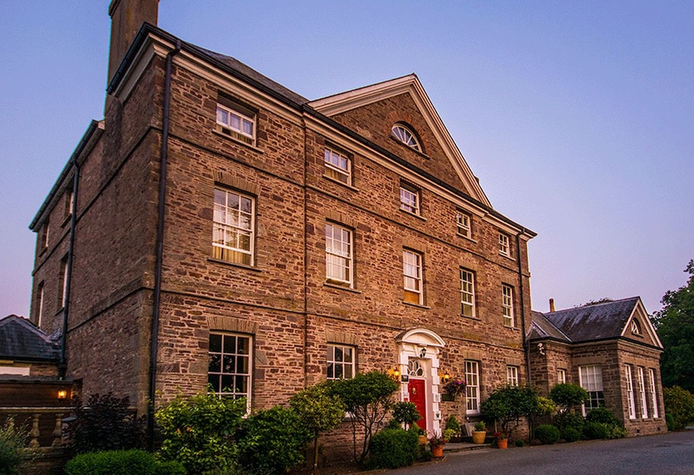Peterstone Court Country House Restaurant & Spa - Brecon Beacons National Park