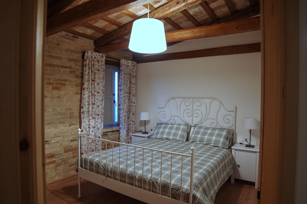Agriturismo Il Melograno: Matthew Apartment With Pool And Beautiful Garden - 馬爾凱