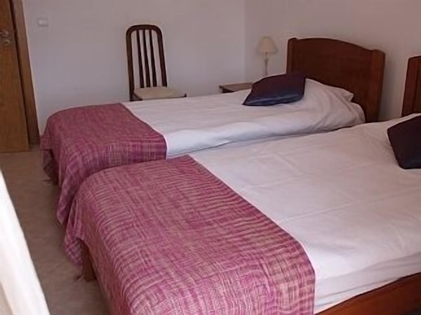 Apartamento De 1 Dormitorio Con Capacidad Para 4 Personas Con Piscina Privada Y Aire Acondicionado - Armação de Pêra
