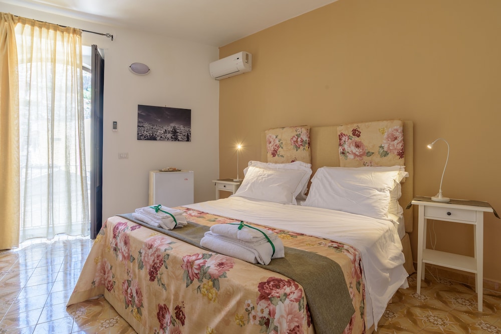 Giacanta For A Unique Holiday !!!! Rates Reduced In September - Modica