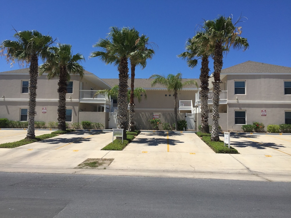 Beautiful, Relaxing Condo And Steps Away To The Beautiful Padre Island Beaches - Port Isabel, TX