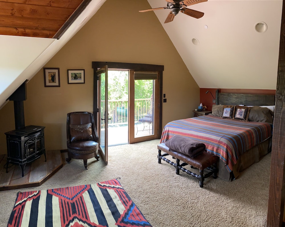 Private, Upscale  2 Bedroom Apartment Above A Barn Located In Durango, Colorado - 두랑고