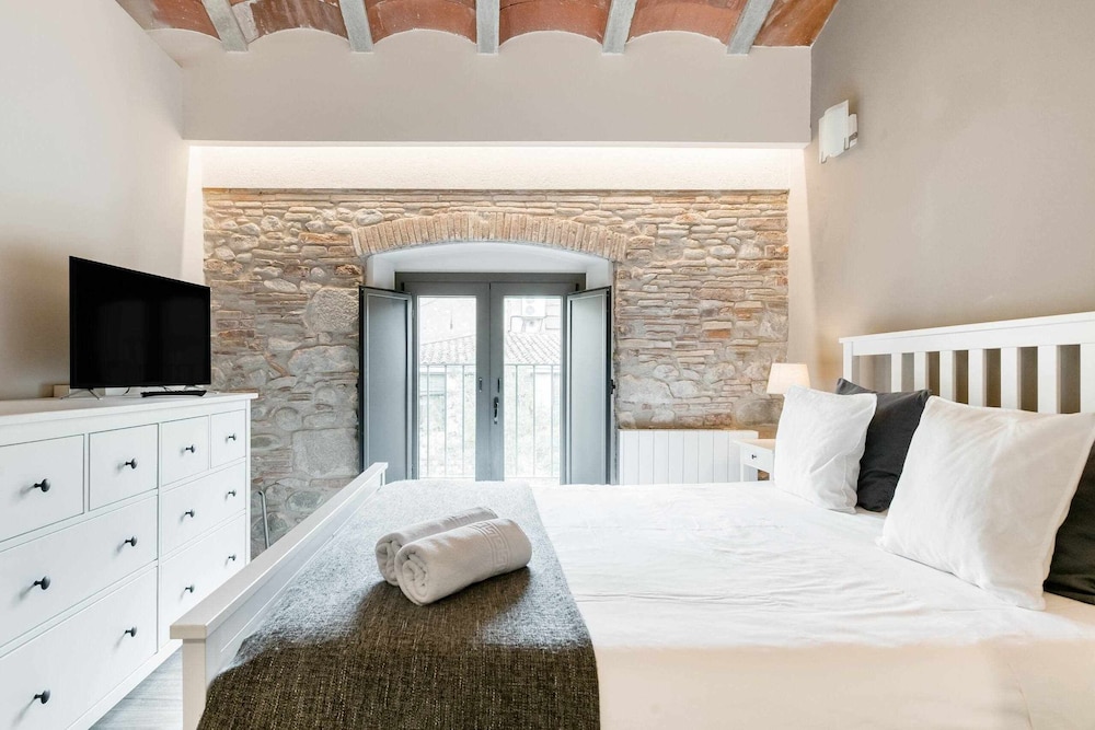 Revitalized Downtown Apartment In Historical Building - Girona
