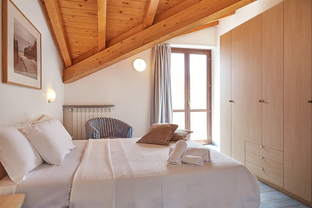 Apartamento Con Dos Dormitorios, Sala De Estar Con Cocina En La Piscina Del Centro Turístico - Lombardía