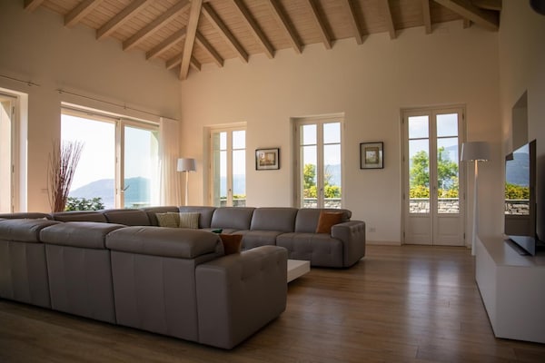 Vrijstaande En Exclusieve 9½-slaapkamer Luxe Villa Met Zwembad En Een Prachtig Uitzicht Op Het Meer - Stresa