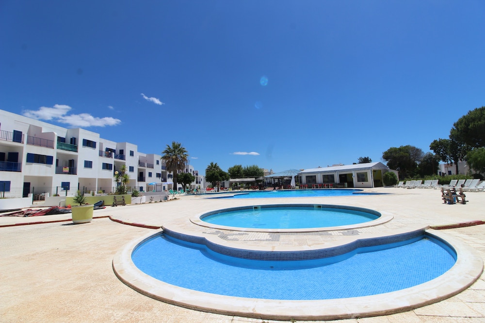 Air-conditioned 2-bedroom Apartment In Residence With Large Swimming Pool - Praia da Rocha