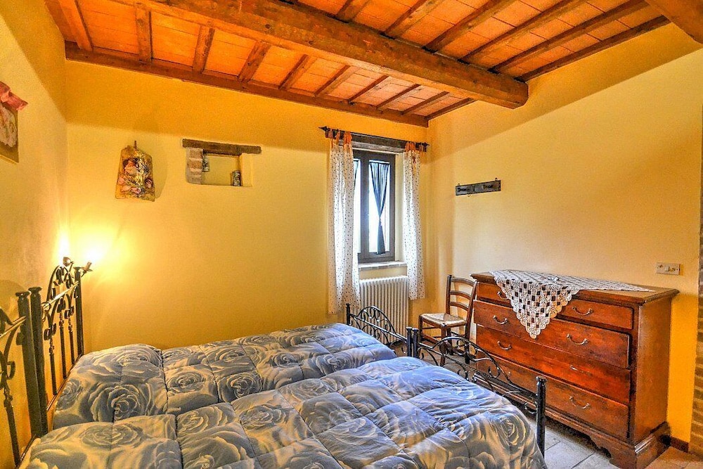 Casa Noriana F: A Characteristic And Welcoming Apartment Situated In A Quiet Location, Surrounded By A Wonderful Garden, With Free Wi-fi. - Marche
