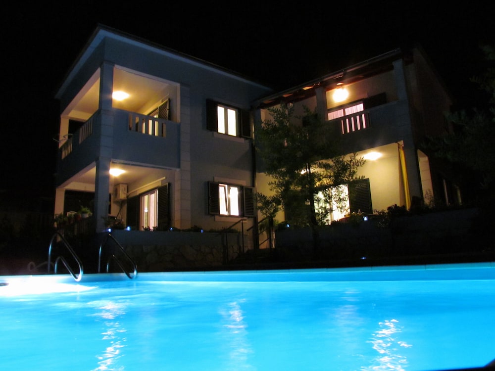 Villa Mari - with pool - Supetar