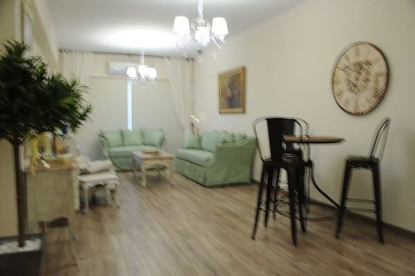 The Central Suite Nicosia - The Vintage Suite - Nicosia