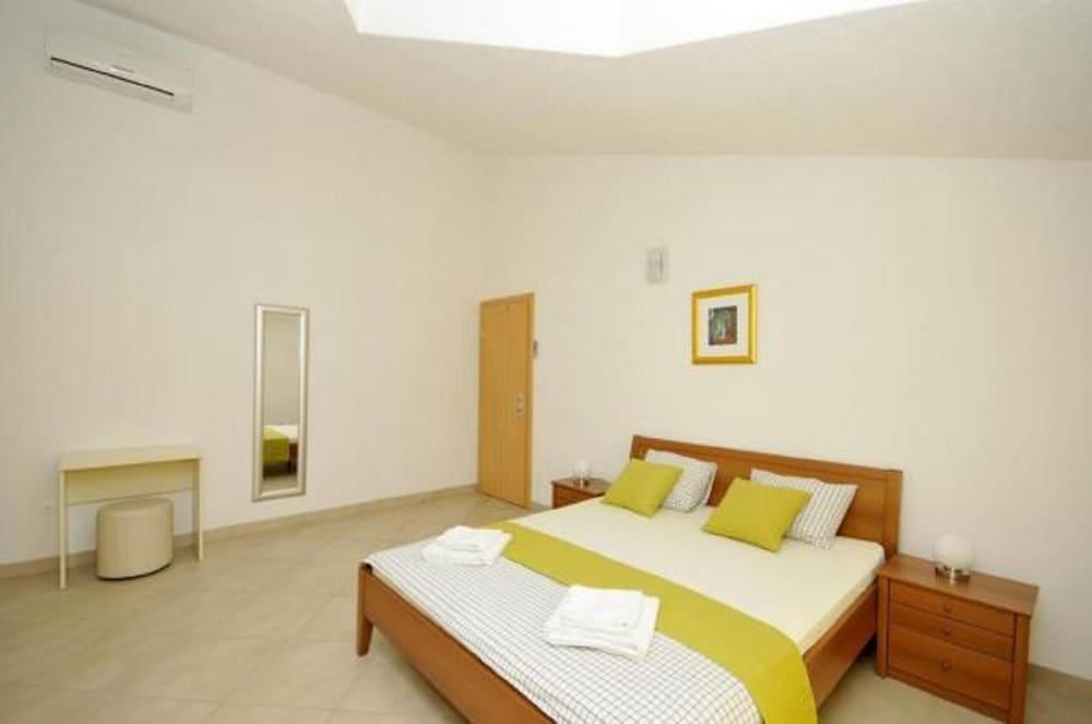 Apartments Villa Moonlight - Apartamento De Un Dormitorio Con Terraza Y Balcón Con Vistas Al Mar (Mia) - Trogir