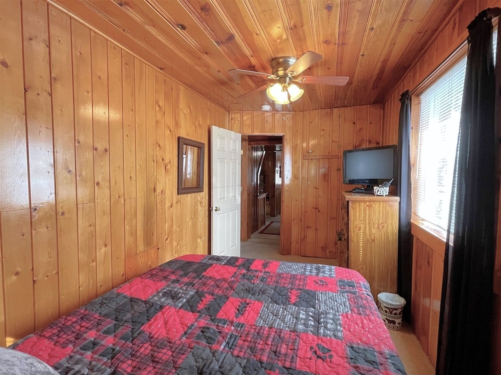 The Deer Drop Inn - Two Bedroom Cabin With Hot Tub - New Mexico