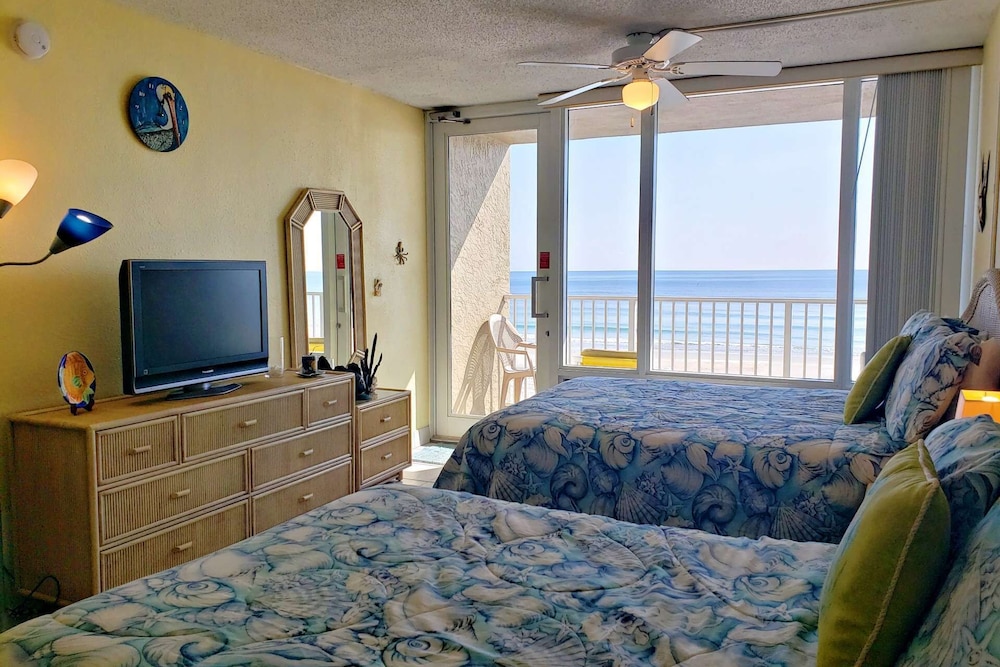 Best Location: Direct Oceanfront, 3 Min Walk To Restaurants, Private Balcony, & More! Secure Wifi! - Ponce Inlet, FL