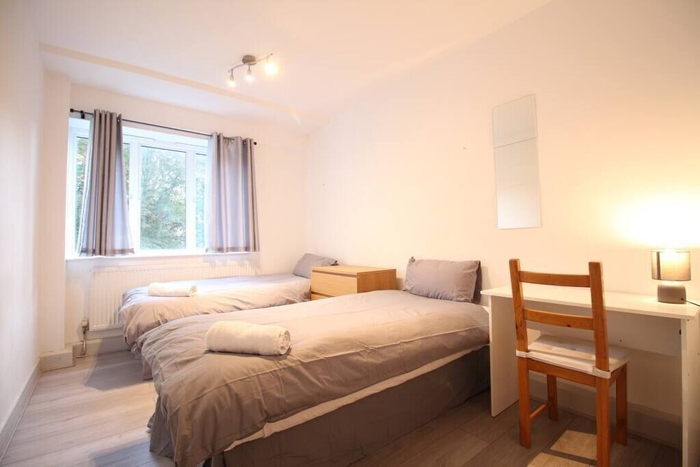 Central London Spacious 4 Bed 2 Bathroom - Notting Hill