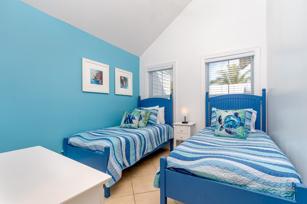 Coral Lagoon Waterfront Villa # 2 / Complexe De Premier Ordre Avec 3 Chambres Et 2. 5 Salles De Bain - Key Colony Beach