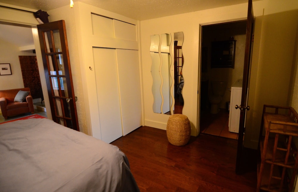 College District Art House * Patio * Walk To Downtown * Sleeps 5 - 뉴멕시코