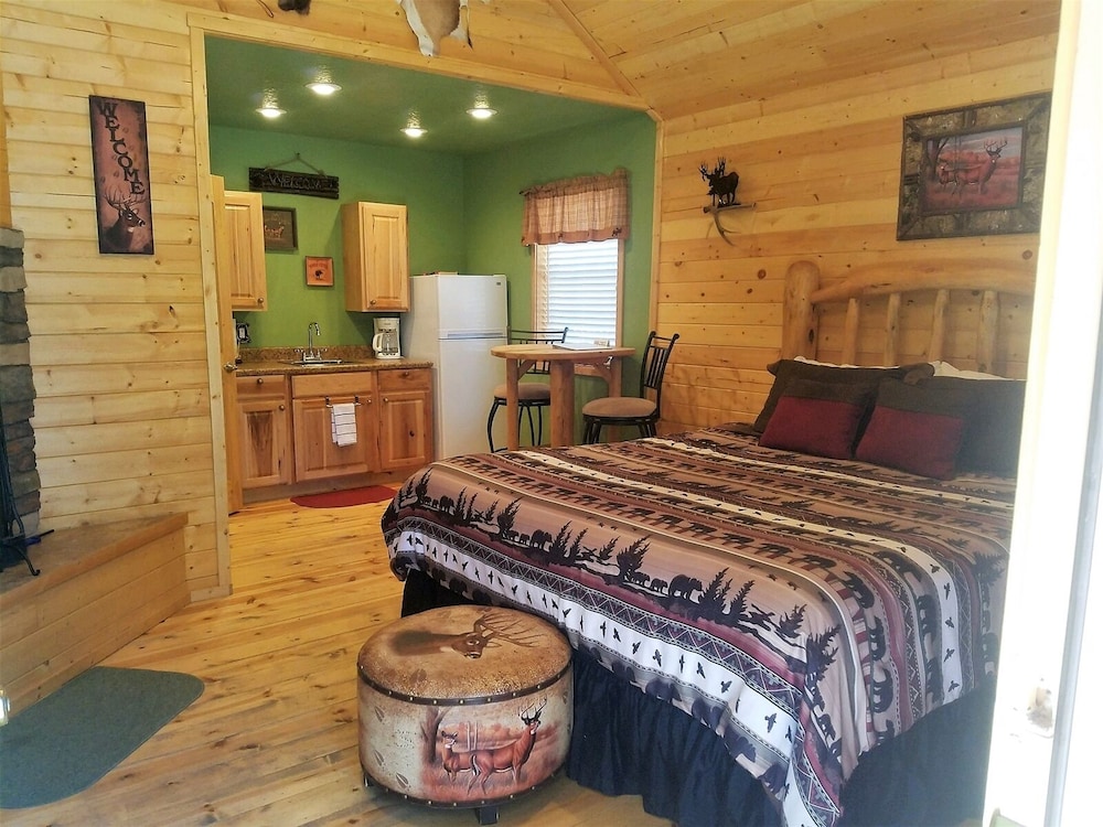 Antler`s Crossing - #1 Deer Cabin - One Bedroom Cabin - New Mexico