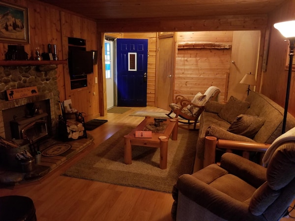 Cozy Cabin On The River Near Stevens Pass. Pet Friendly With Lots Of Amenities - Washington