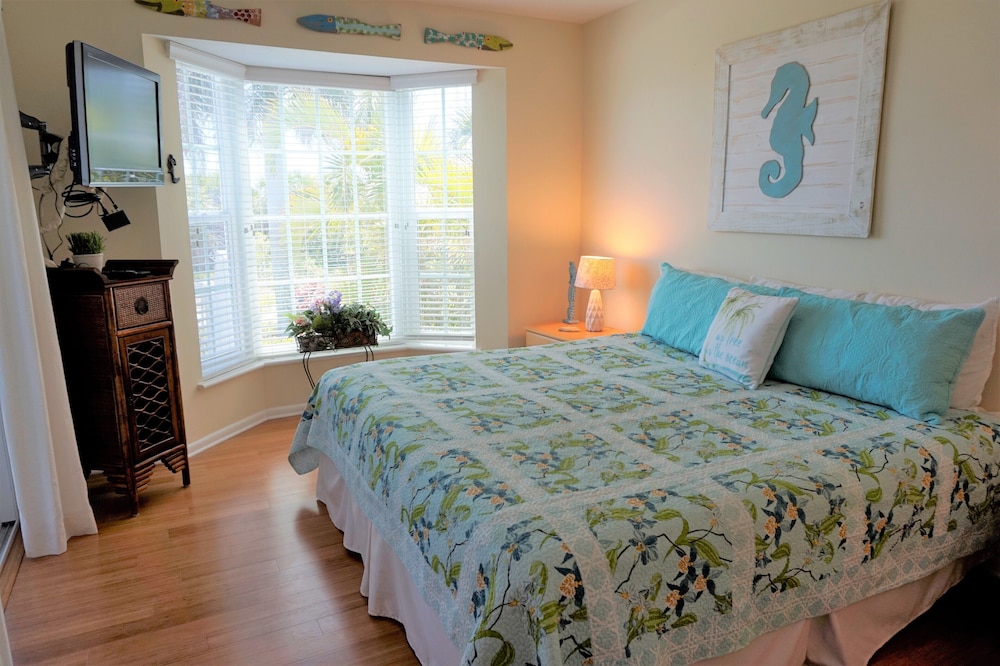 Nicely Decorated Villa Great Location, Great View Waiting For You!  B3712a - Manasota Key, FL