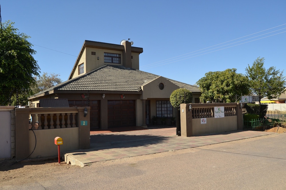 Triple Palms Bed And Breakfast - Gaborone