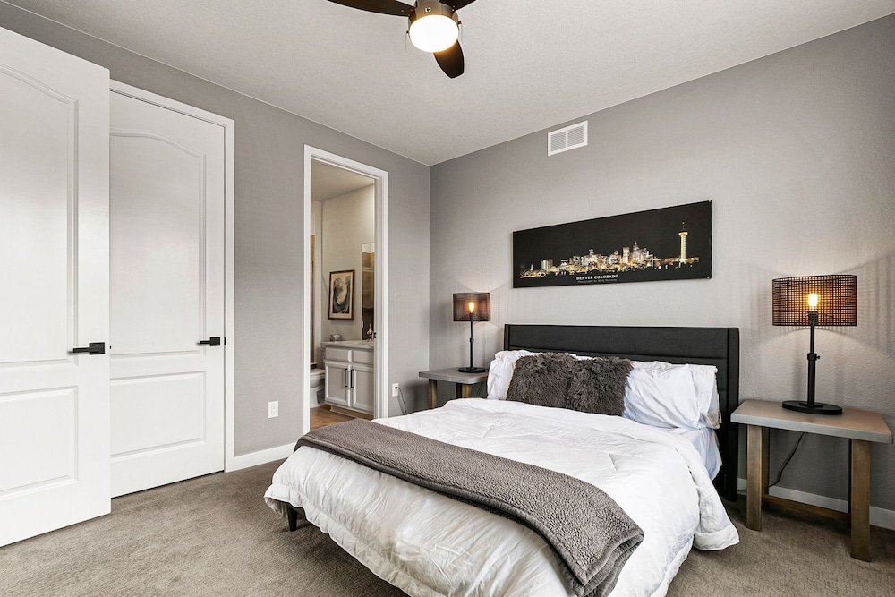 Luxury Denver Apartment - Denver, CO