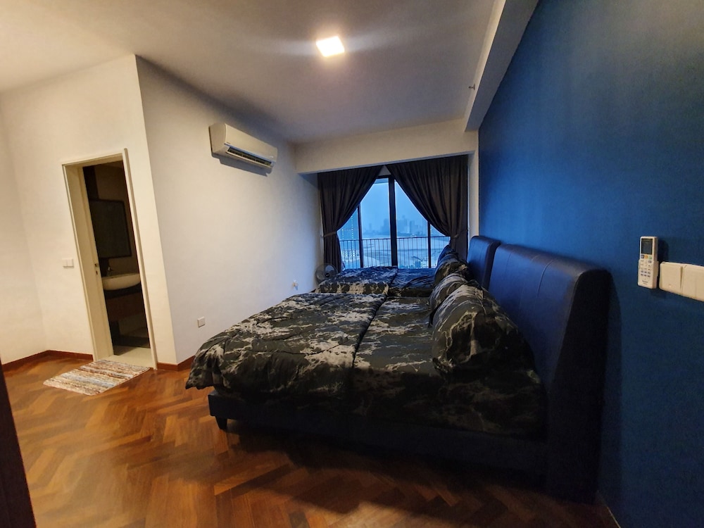 4 Bed Rooms Luxury Seaview Homestay At Gurney Penang无敌海景四房套房 - Malaysia