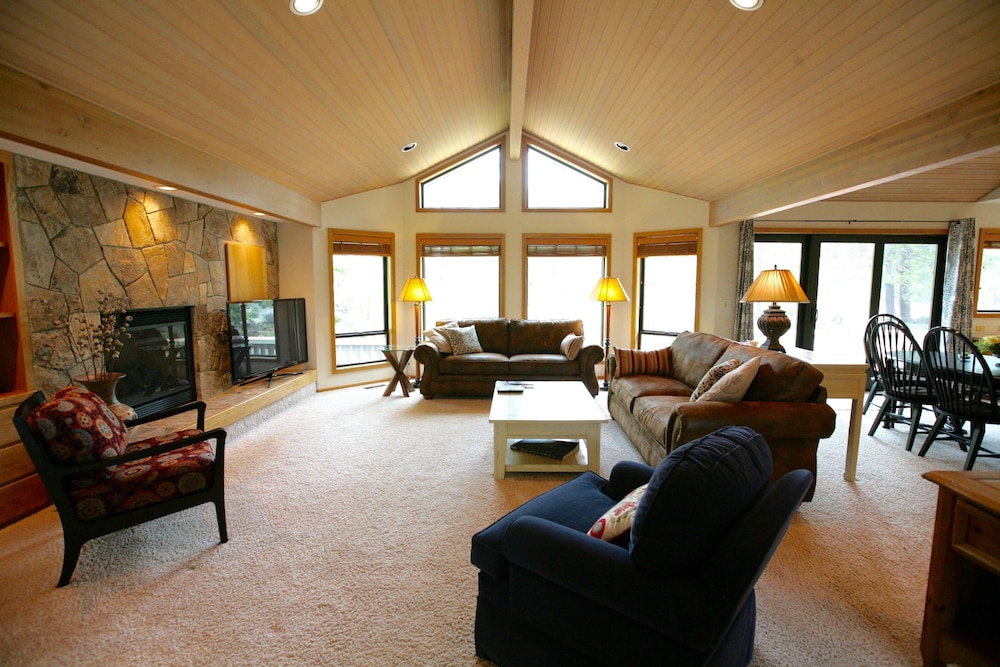 10 Tan Oak Home Features Private Hot Tub And Bbq On The Deck By Redawning - Sunriver, OR