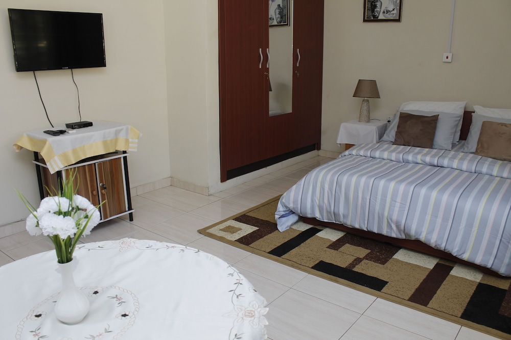 Family Guesthouse Close To The Beach And Junction Mall  In Sakumono, Tema/accra. - 가나