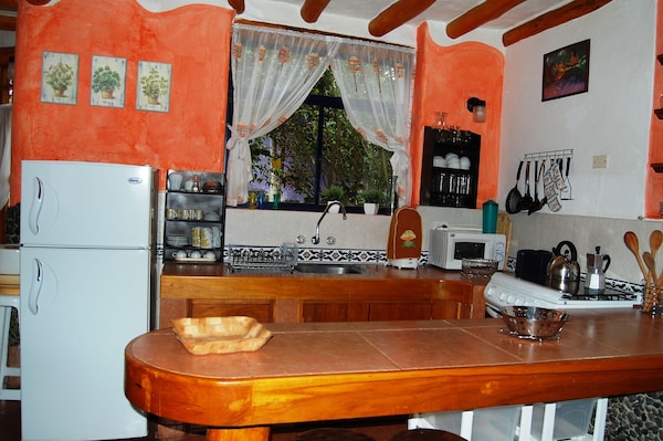 House Dalia. Beautiful, Cozy And Independent House. Quiet In Contact With Nature - Quito