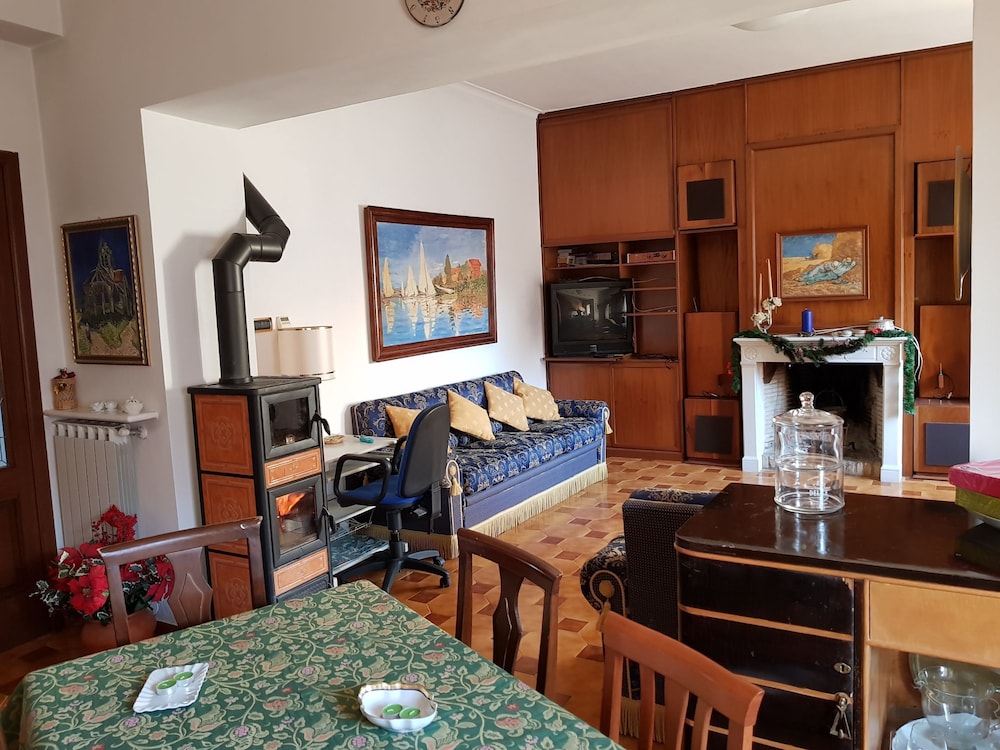 Appartement Avec 2 Chambres Et Cuisine - Avezzano