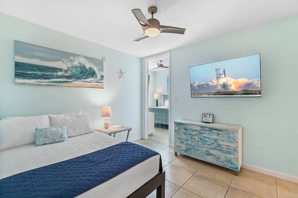 Channel Front Condo With Views Of The Bay! Boat Slip, Infinity Pool & Hot Tub! - Port Isabel, TX
