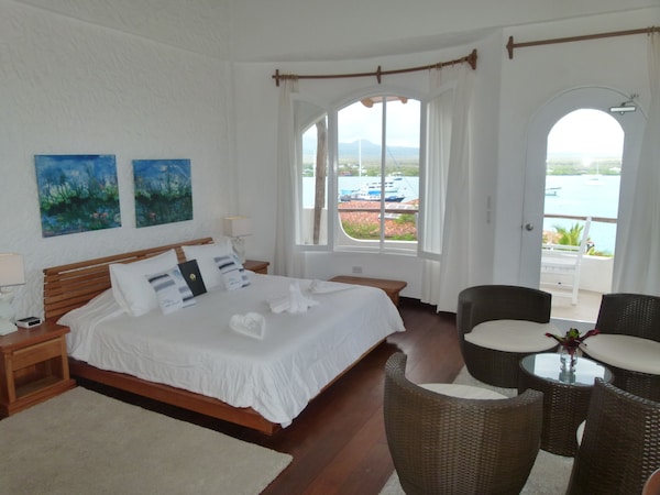 Luxury Jacuzzi Suite On The Bay W\/ City, Harbor & Ocean Views (Read Ad First) - Galápagos Islands