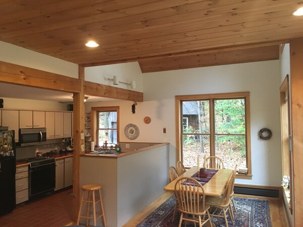 Beautiful Craftsman-built Home With Natural Wood And Large Windows In Every Room - Wilgus State Park, Springfield