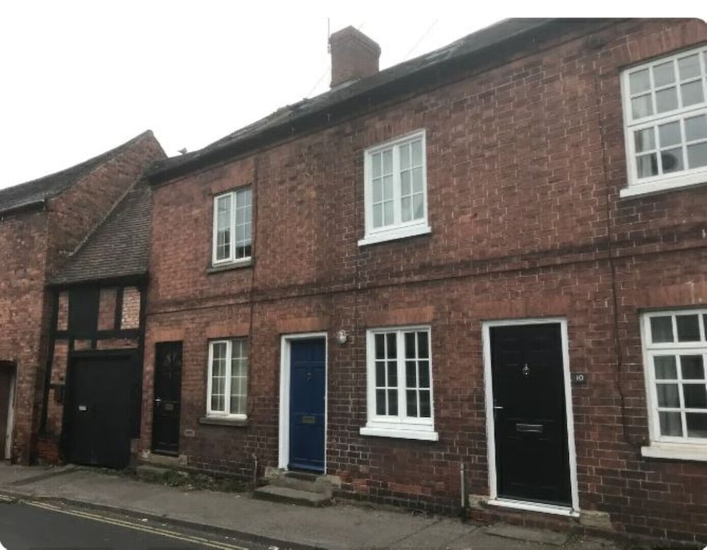 Bright & Fresh, 3 Storey Market Town House, Newent - Gloucestershire