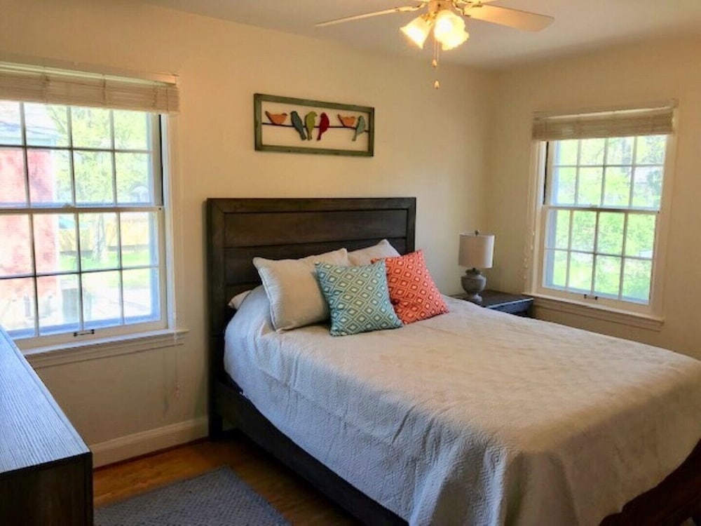 Hidden Gem, Newly Furnished In A Safe, Great Area - Louisville, KY