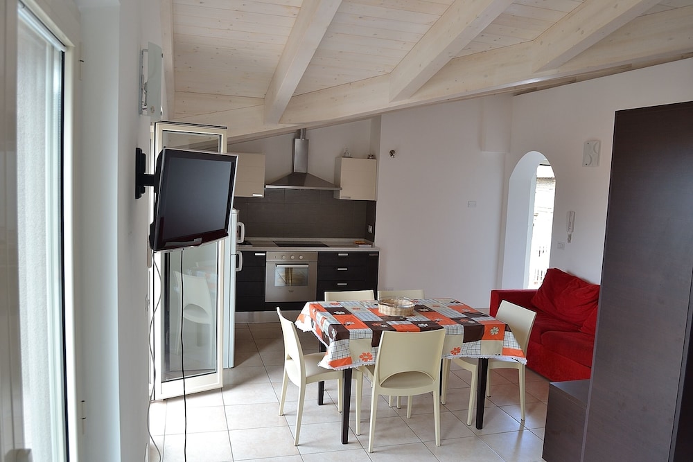 Résidence Zoé, Appartement Open Space, à 150 Mètres De La Mer, Centre Ville. - Roseto degli Abruzzi