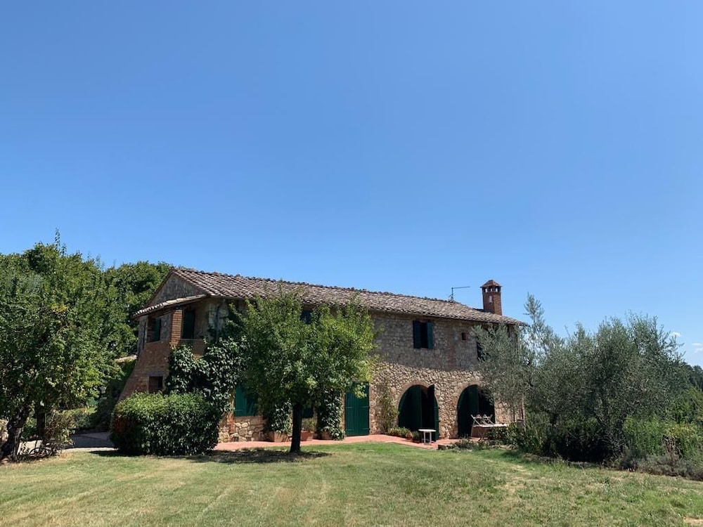 Delightful Secluded Tuscan Farmhouse With Pool, Near The Hilltop Town Of Cetona. - Chiusi
