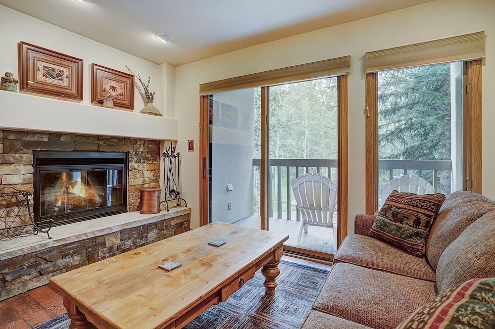Newly Renovated 2 Bed/ 2 Bath Beaver Creek  2 Bedroom Condo By Redawning - Beaver Creek, CO