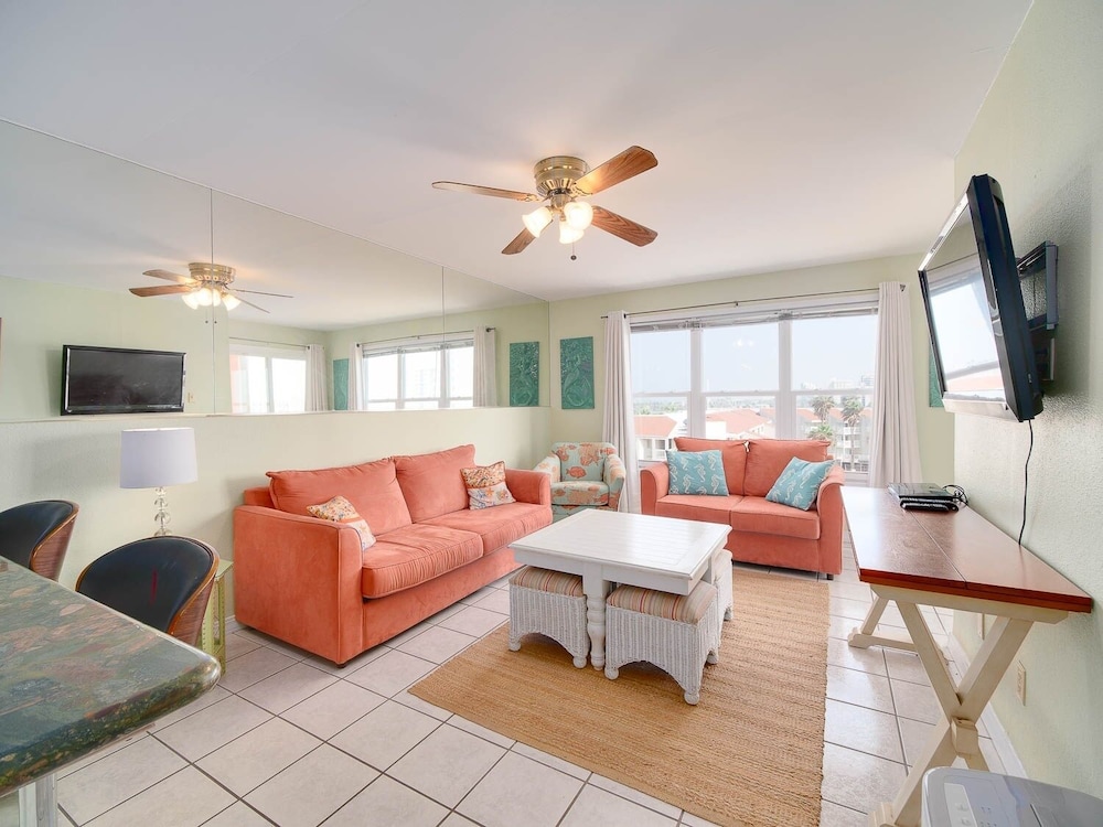 Relaxing , Great Location, 3 Minute Walk To The Beach 2 Bedroom Condo By Redawning - Port Isabel, TX