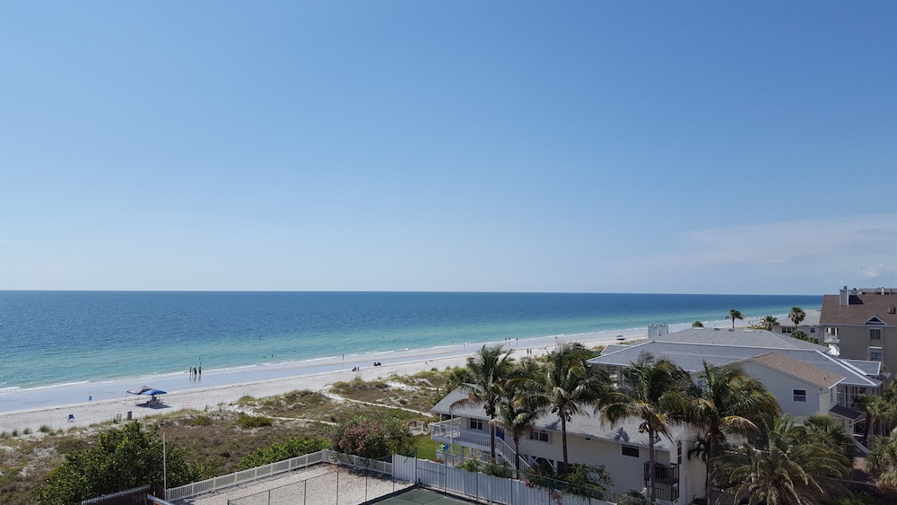 Beach Front*updated Unit *Pool *Jacuzzi *Free Wifi & Parking *Ac *Laundry*tennis - Indian Rocks Beach, FL
