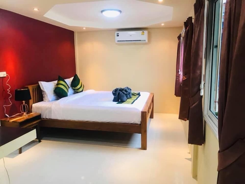 Tripel  Room If You Like Quite And Near The Beach - Krabi
