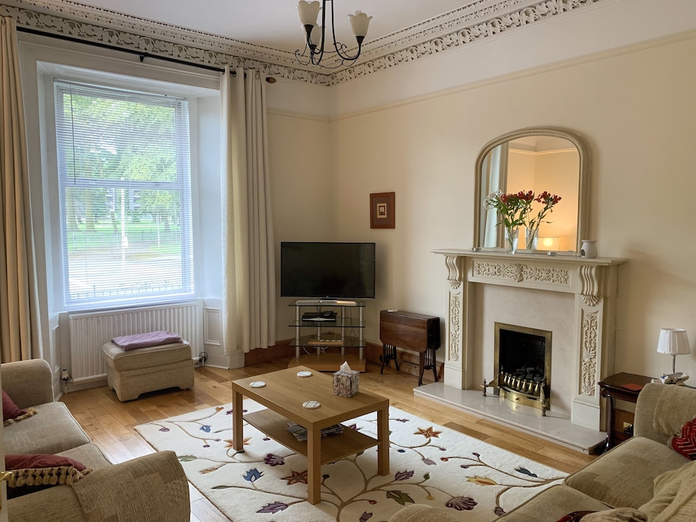 Spacious Victorian Home With Many Original Details. - Dunblane