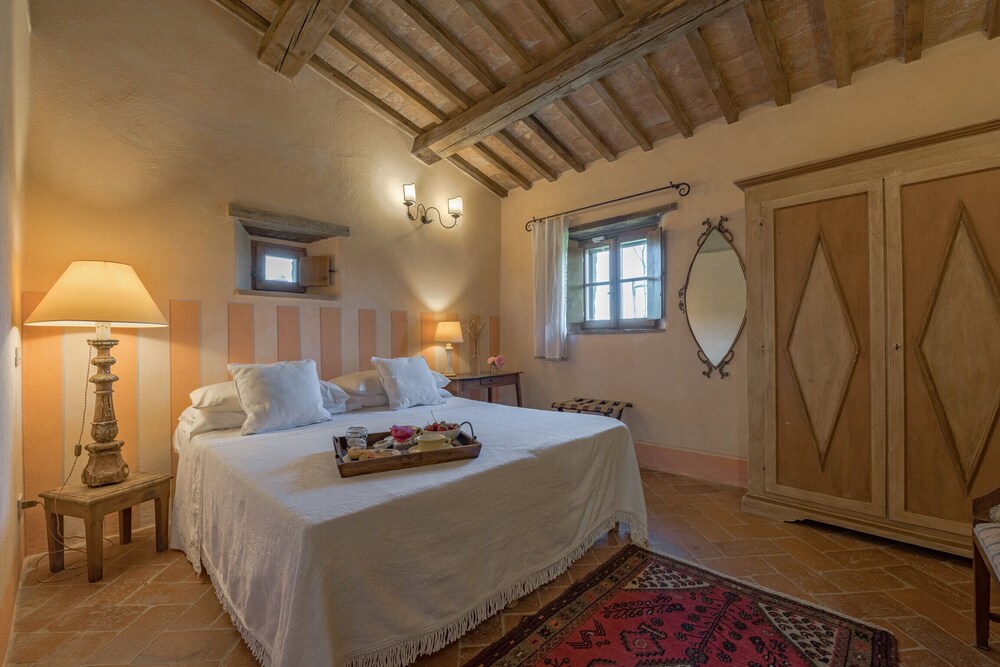 Villa Loriana - Six Bedroom Villa, Sleeps 12 - Pienza