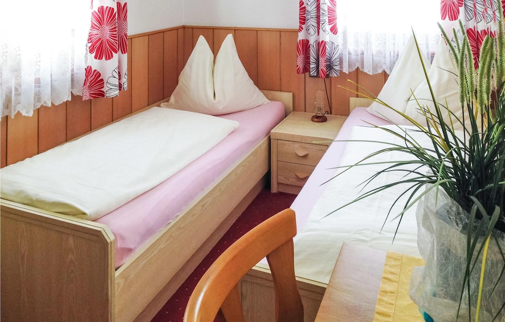 This Cozy House, Where Our Two Vacation Apartments Are Located On The 1st Floor, Is Just Outside The - Bischofshofen
