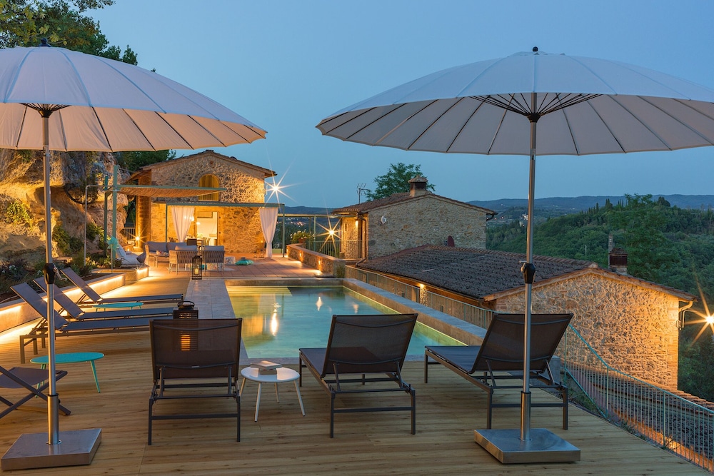 Villa La Coccola With Heated Pool And Hydromassage 3 Rooms En Suite - Poggibonsi