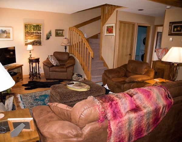Cozy, Beautifully Furnished Condo 10  Minutes To Ski Resorts - Canaan Valley, WV