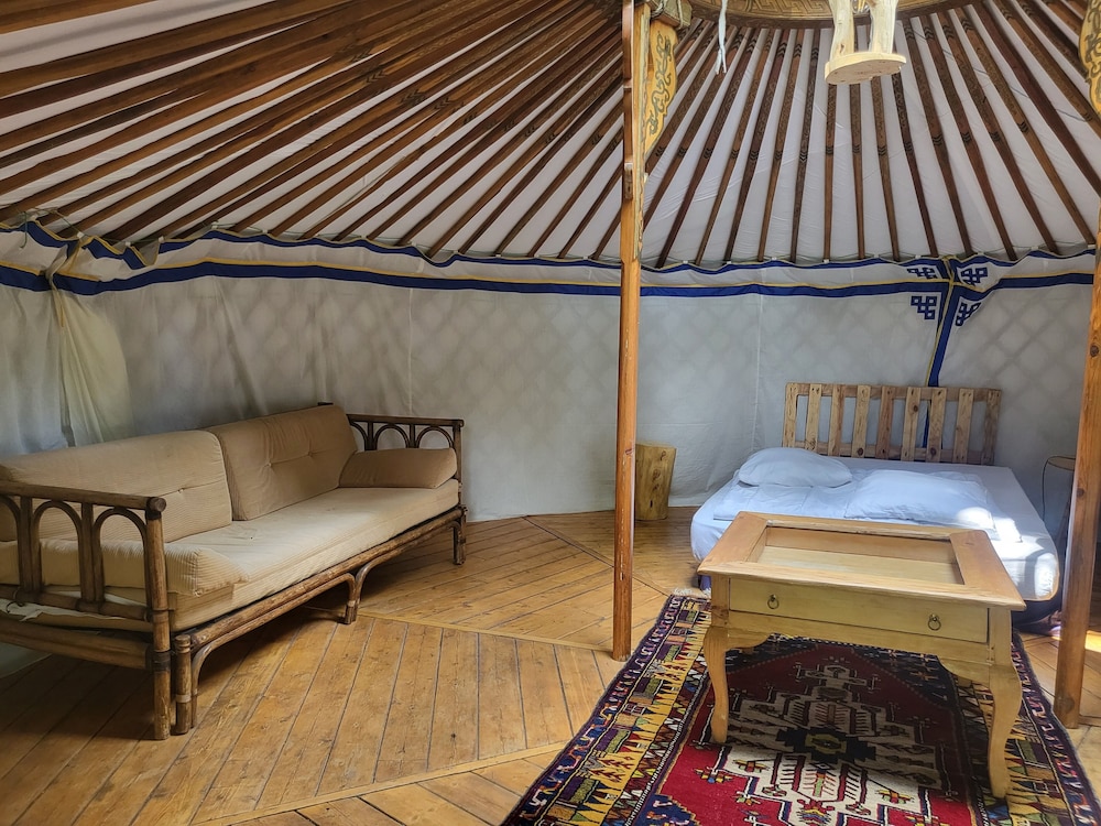 --- Mongolian Yurt --- - Auvergne