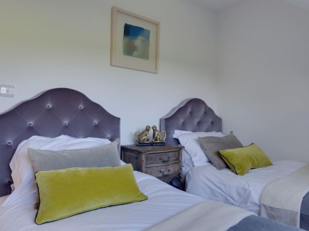 Melin Llyn - Five Bedroom House, Sleeps 10 - Traeth Aberdaron Beach